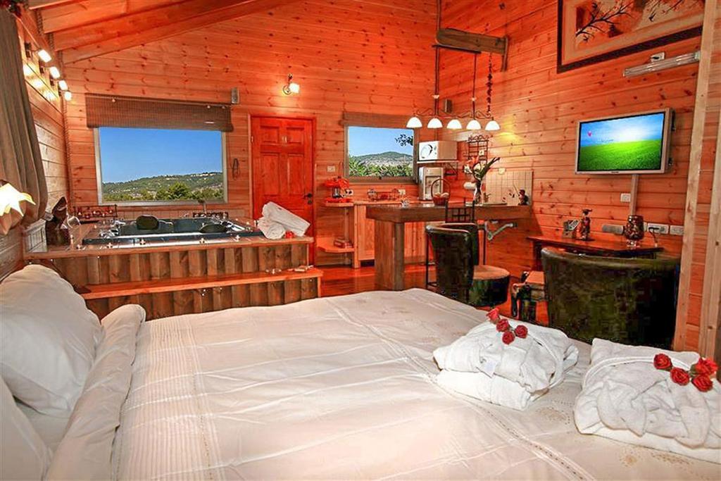 Between Sunrise And Sunset Suites Ya'ara Extérieur photo